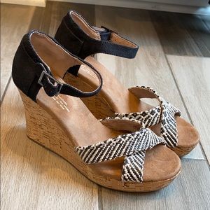 Toms Wedge Sandals: like new!